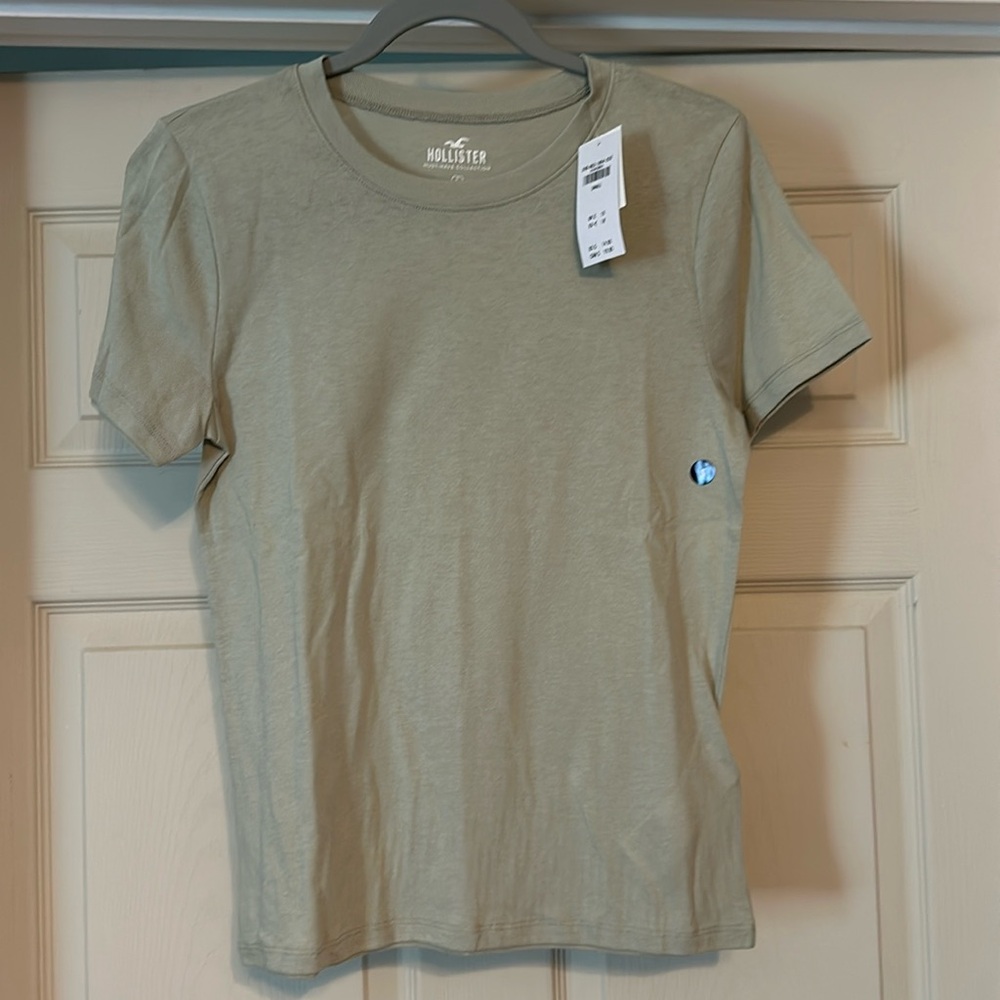 Hollister tee